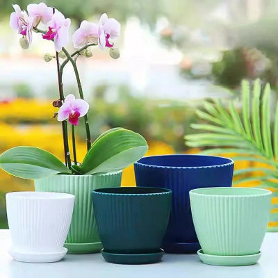 pots de fleurs striés bleu verte et blanc
